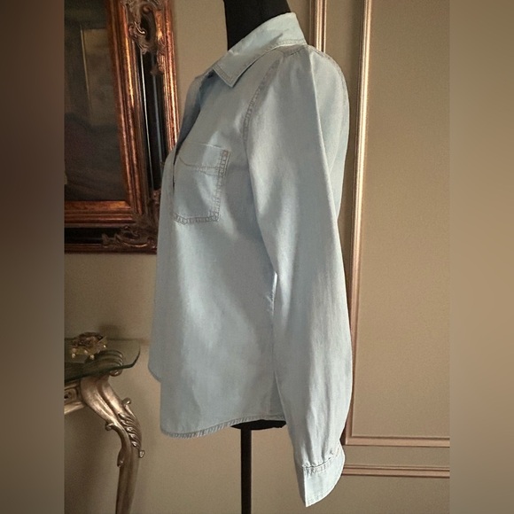 Forever 21 Light Wash Chambray Denim Button-Down Shirt Size Small - Picture 3 of 5